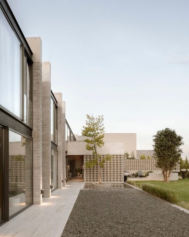 Casa Catedral en Querétaro, México
Obra de Laboratorio de Arquitectura 
Fotografías de Ariadna Polo

@laboratoriodearquitectura 
@ariadnapolo.foto 

———————————————————————
Más proyectos en
www.urbana-design.com.mx

Envía tus proyectos
contacto@urbana-design.com.mx